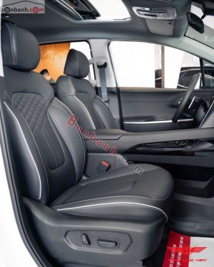 Xe Hyundai Custin Cao Cấp 2.0T 2025