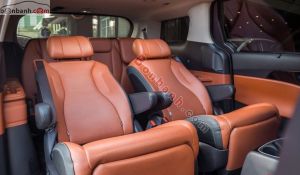 Xe Kia Carnival Signature 2.2D 2024