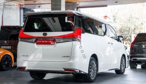 Xe Lexus LM 350 2021